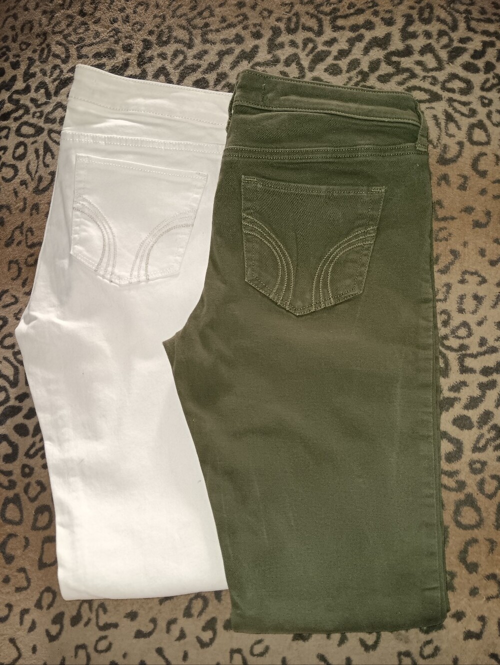 Hollister Skinny Jeans in Olive Green and White    Lot Of 2